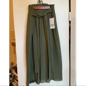 Zara green maxi skirt - tags still on - size M